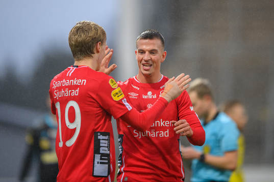 Elfsborgs Simon Olsson och Jeppe Møldrup Okkels jublar