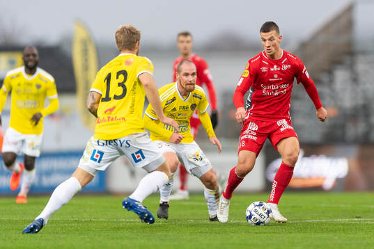 Falkenbergs Christoffer Carlsson och Elfsborgs Simon Olsson