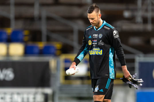 Falkenbergs målvakt Viktor Noring deppar