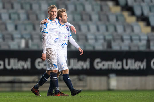 Akropolis Martin Falkeborn och Viktor Strand jublar