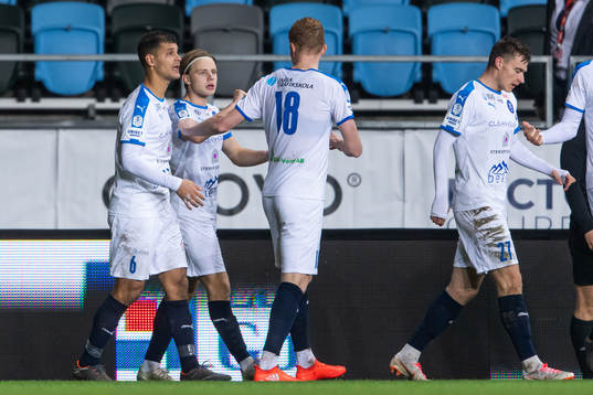 Akropolis Oscar Pettersson jublar med Mauricio Albornoz och