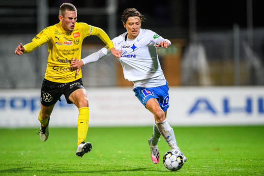 Mjällbys Adam Petersson och IFK Norrköpings Simon Thern