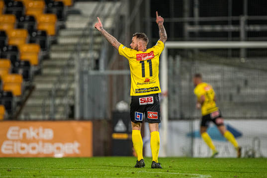 Mjällbys Martin Spelmann jublar efterJacob Bergström  (ej