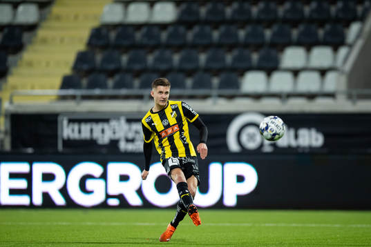Häckens Leo Bengtsson med ett skott