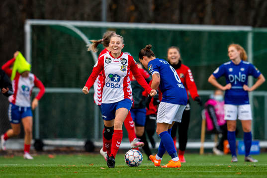 Runa Lillegård of Lyn celebrates