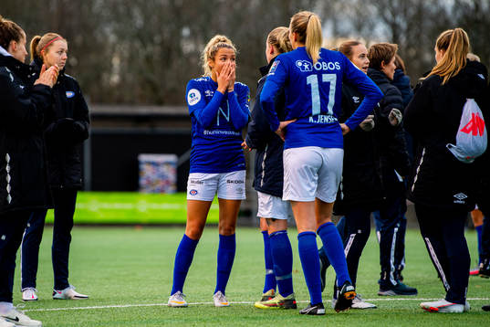 Celin Bizet Ildhusøy of Vålerenga looks dejected