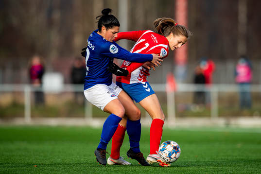 Dejana Stefanovic of Vålerenga and Emma Stølen Godø of
