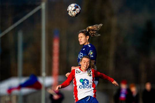 Andrine Tomter of Vålerenga and Sofie Mykkeltveit Tunes of