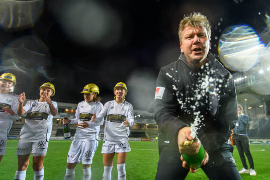 Göteborgs tränare Jörgen Ericsson jublar över SM-guldet