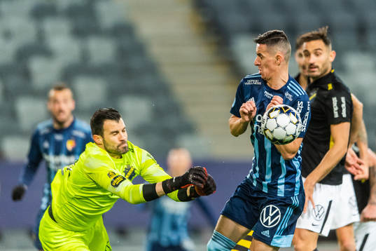s målvakt Budimir Janosevic och Djurgårdens Haris