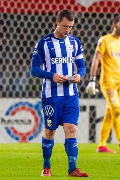 IFK Göteborg Jakob Johansson läser på en lapp