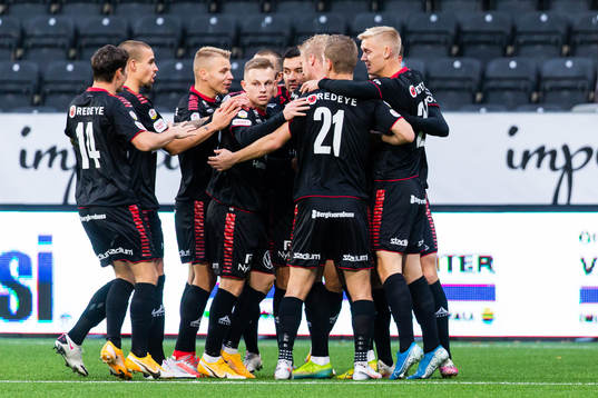 Kalmars spelare jublar