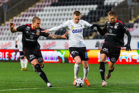 Kalmars Douglas Bergqvist och Örebros Rasmus Karjalainen