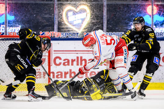 Timrås Christopher Liljewall gör 0-2 på Västerås