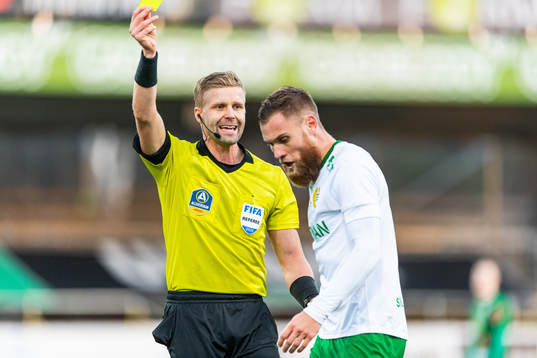 Domare Glenn Nyberg varnar Hammarbys David Fällman