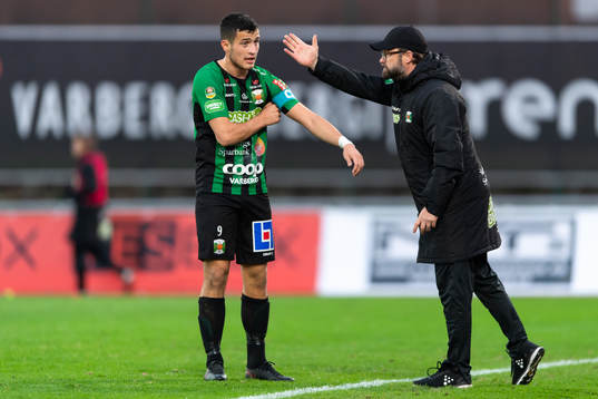 Varbergs Astrit Selmani och tränare Joakim Persson