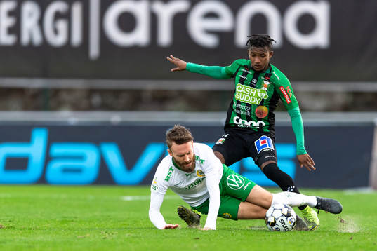 Hammarbys David Fällman och Varbergs Adama Fofana