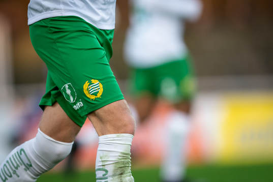 Byxa med Hammarby logounder fotbollsmatchen i Allsvenskan