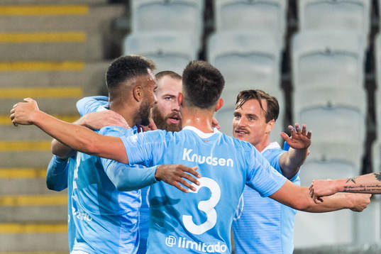 Malmö FFs  Ola Toivonen jublar med lagkamrater