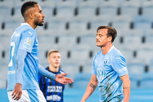 Malmö FFs Eric Larsson deppar