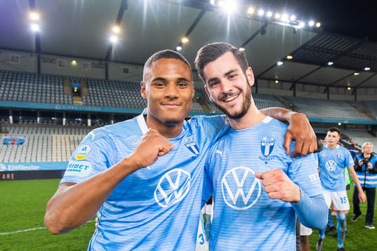 Malmö FFs Amin Sarr och Adi Nalic jublar över SM-guldet
