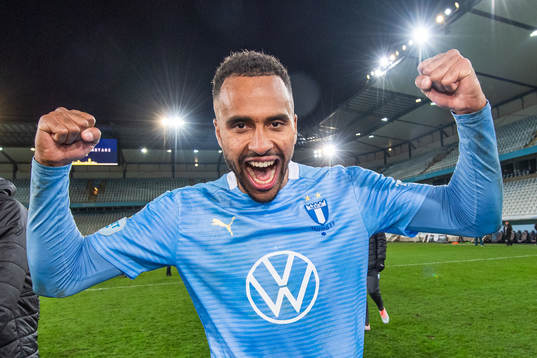 Malmö FFs Isaac Kiese Thelin jublar över SM-guldet