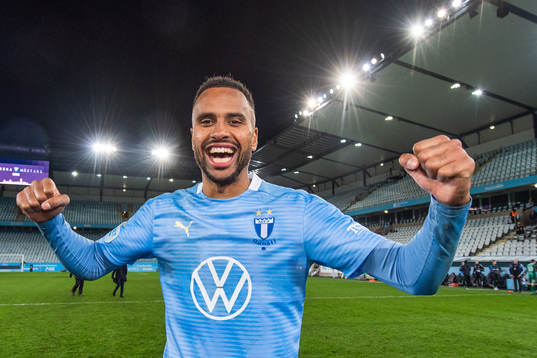 Malmö FFs Isaac Kiese Thelin jublar över SM-guldet