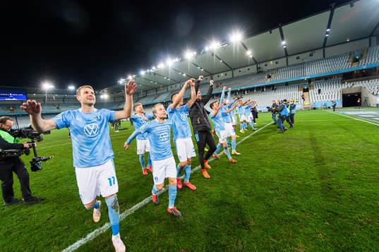 Malmö FFs Ola Toivonen och Oscar Lewicki jublar över