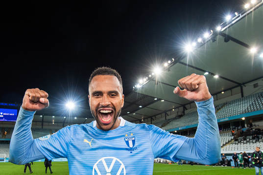 Malmö FFs Isaac Kiese Thelin jublar över SM-guldet