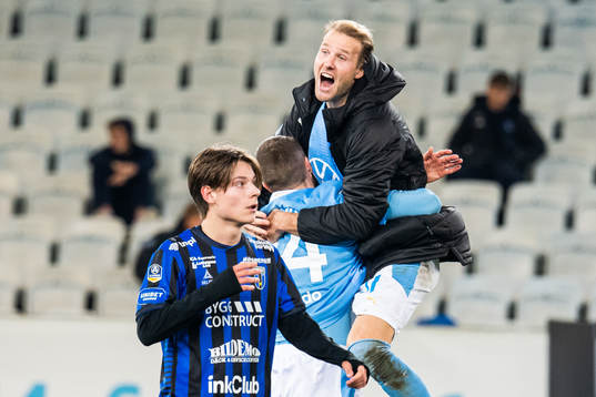 Malmö FFs Lasse Nielsen och Ola Toivonen jublar över