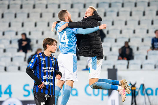 Malmö FFs Lasse Nielsen och Ola Toivonen jublar över