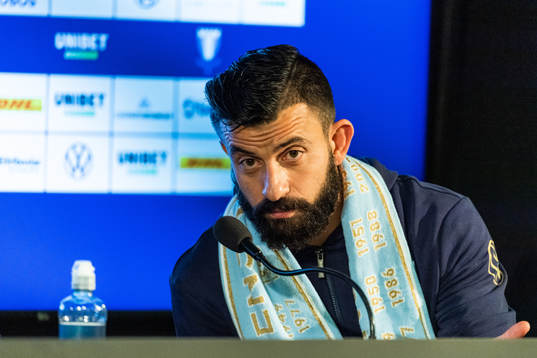 Malmö FFs Behrang Safari på presskonferensen