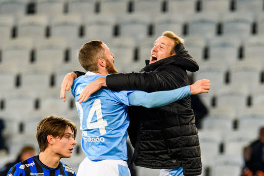 Malmö FFs Lasse Nielsen jublar med Ola Toivonen