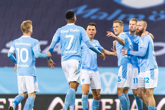 Malmö FFs  Isaac Kiese Thelin jublar med Jonas Knudsen,