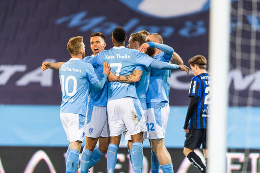 Malmö FFs  Isaac Kiese Thelin jublar med lagkamrater