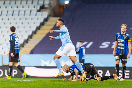 Malmö FFs  Isaac Kiese Thelin jublar