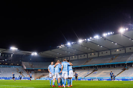 Malmö FFs Ola Toivonen jublar med lagkamrater