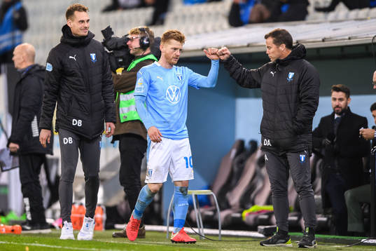 Malmö FFs Anders Christiansen jublar med sportchef Daniel