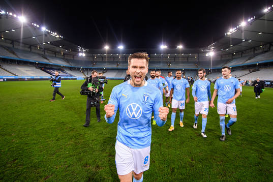 Malmö FFs Arnór Traustason jublar över SM-guldet