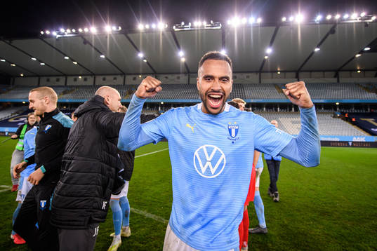 Malmö FFs Isaac Kiese Thelin jublar över SM-guldet