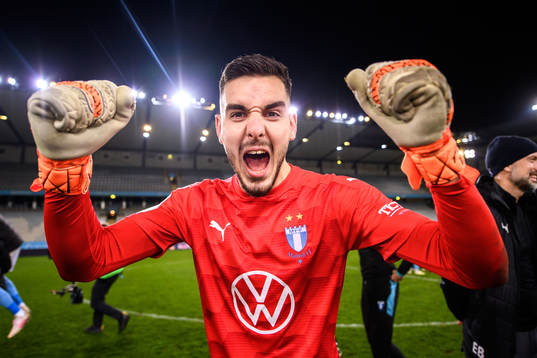 Malmö FFs målvakt Marko Johansson jublar över SM-guldet