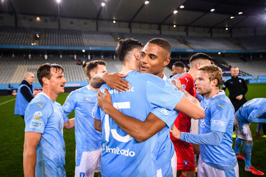Malmö FFs Anel Ahmedhodzic och Amin Sarr jublar över