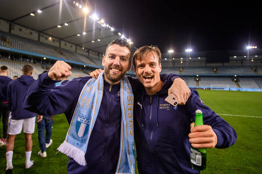 Malmö FFs Erdal Rakip och Eric Larsson jublar över