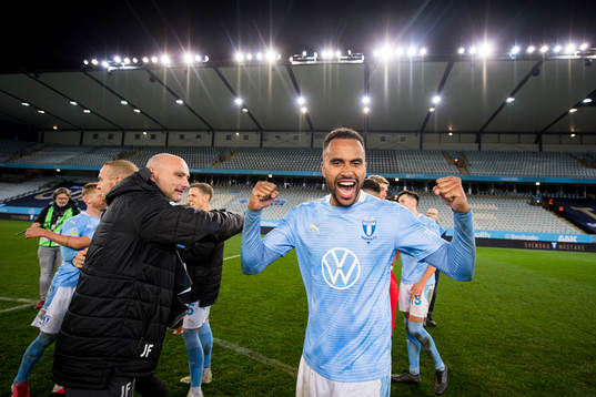 Malmö FFs Isaac Kiese Thelin jublar över SM-guldet