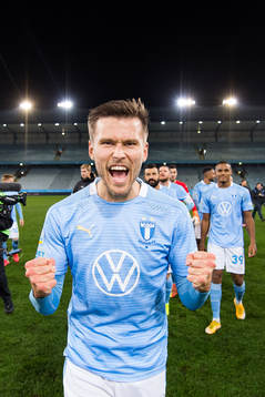 Malmö FFs Isaac Kiese Thelin jublar över SM-guldet
