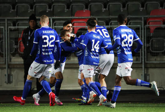 Bläddra bland fler bilder av Umeå FC