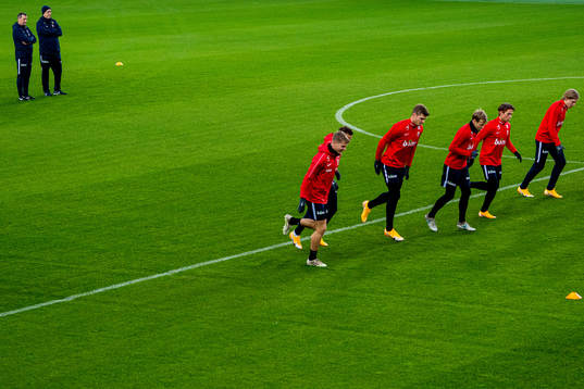 Per Joar Hansen, assistant coach, and Lars Lagerbäck, head