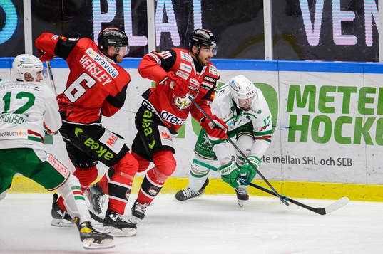 Malmö Redhawks Joe Veleno och Rögles Taylor Matson