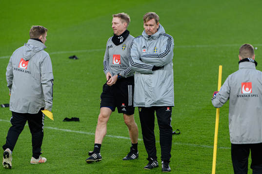 Assistant coach Peter Wettergren and physiotherapist