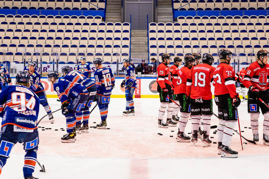 Lagen värmer upp före ishockeymatchen i SHL mellan